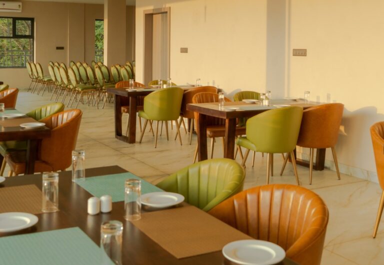 Restaurants in Areekode