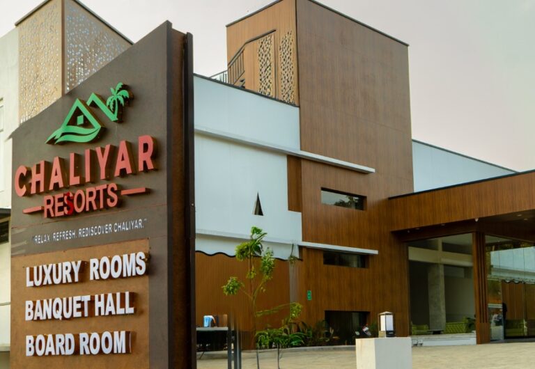 hotels in Areekode